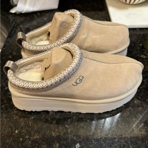 Ugg Taz Platform Slippers - Mustard Seed - Size 8